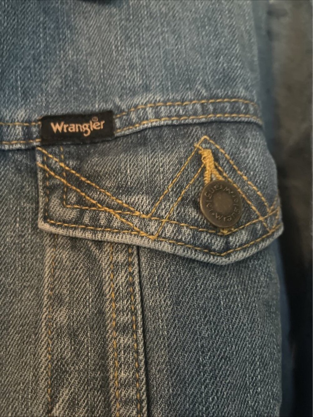Women’s NWT Wrangler XL Denim Jean Jacket Medium Wash - Picture 6 of 8